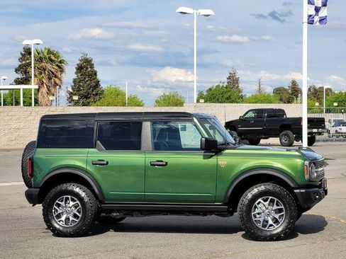 Certified 2025 Ford Bronco Badlands image 3