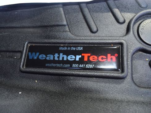 Used 2023 Chevrolet Traverse LT w/ Rear Camera Mirror Package image 32