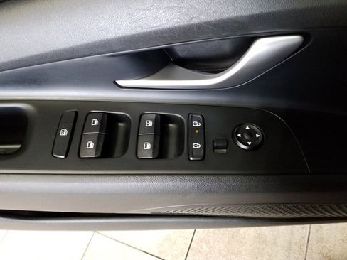 Used 2024 Hyundai Elantra SEL image 13