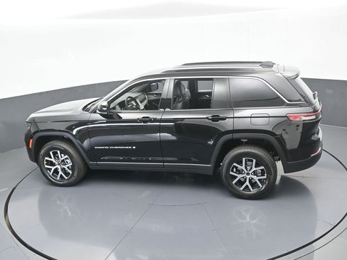 Used 2025 Jeep Grand Cherokee Limited image 37