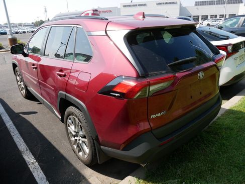 Certified 2020 Toyota RAV4 XLE Premium AWD/4WD image 6