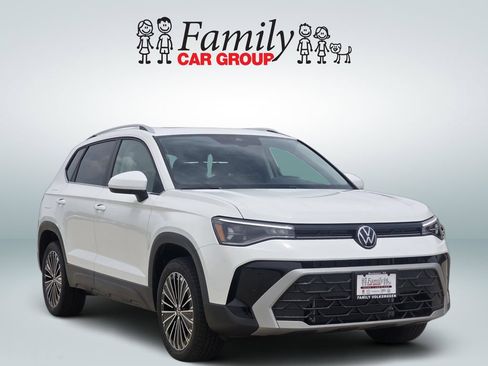 New 2026 Volkswagen Taos SE FWD image 2