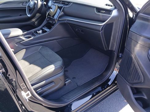 New 2025 Jeep Grand Cherokee L Altitude image 36