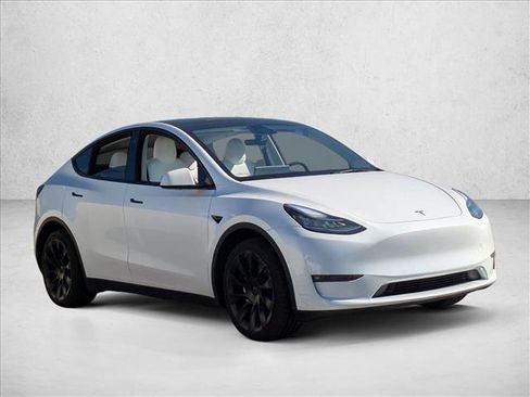 Used 2022 Tesla Model Y Long Range image 3