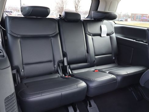 Used 2025 Ford Expedition Platinum image 12