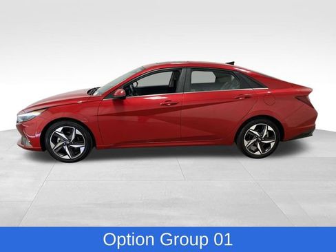 Used 2022 Hyundai Elantra Limited image 2