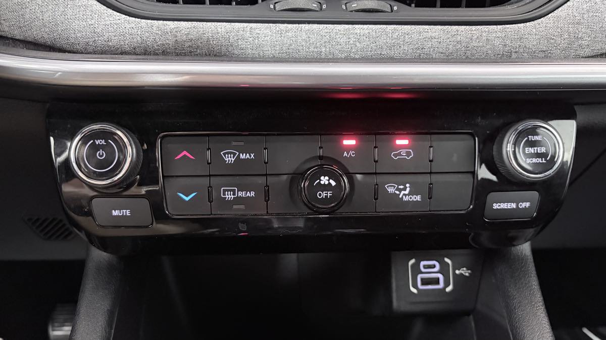 Used 2024 Jeep Compass Sport w/ Mopar Graphics Package AWD/4WD image 19
