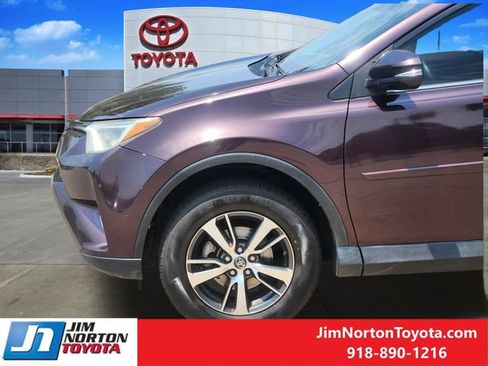 Used 2018 Toyota RAV4 XLE w/ Plus Extra Value Package FWD image 9