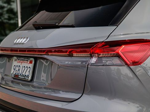 Used 2023 Audi Q4 e-tron Premium w/ Convenience Package image 9