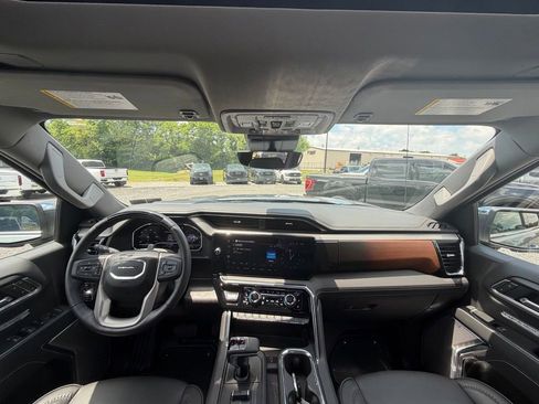 Used 2025 GMC Sierra 1500 Denali AWD/4WD image 9