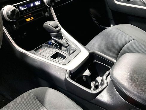 Used 2019 Toyota RAV4 LE image 18