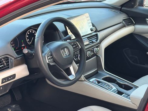 Used 2018 Honda Accord Touring image 14