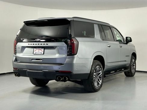 Used 2025 Chevrolet Suburban Z71 AWD/4WD image 7