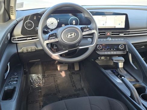 Used 2024 Hyundai Elantra SEL FWD image 11