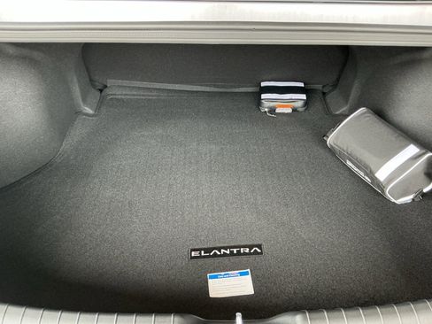 New 2026 Hyundai Elantra SE image 18