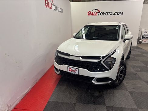 Used 2023 Kia Sportage EX image 2