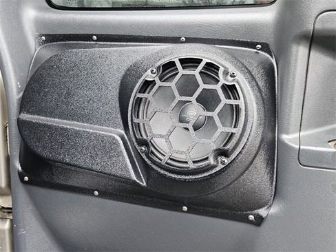 Used 2001 GMC Sierra 1500 SLE w/ Off-Road Chassis Pkg image 16