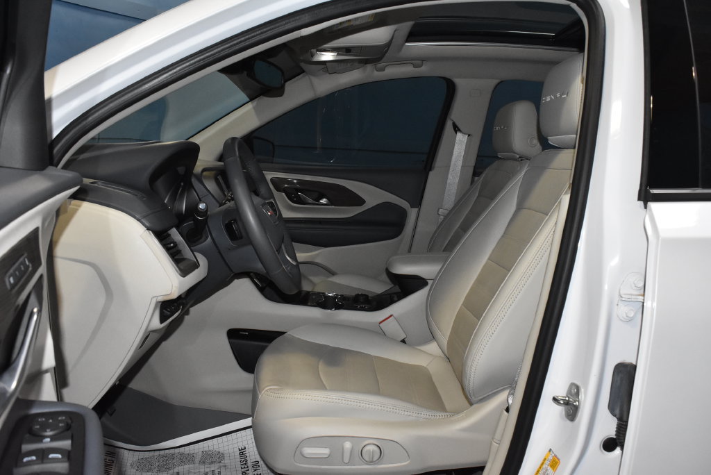 Used 2023 GMC Terrain Denali w/ Denali Premium Package AWD/4WD image 9