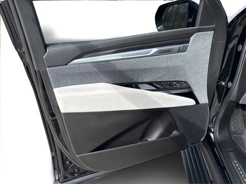 Used 2025 Cadillac Escalade V image 21