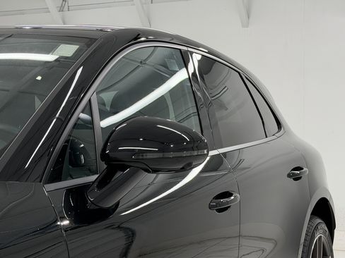 Certified 2025 Porsche Macan image 19