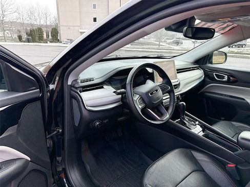 Used 2022 Jeep Compass Limited image 9