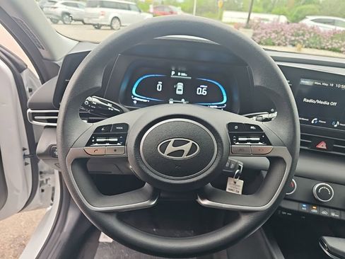 New 2026 Hyundai Elantra SE FWD image 16