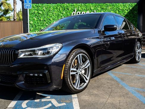 Used 2019 BMW 750i w/ Executive Package image 2