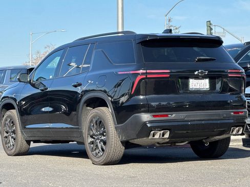 Used 2026 Chevrolet Traverse LT w/ Midnight/Sport Edition image 7