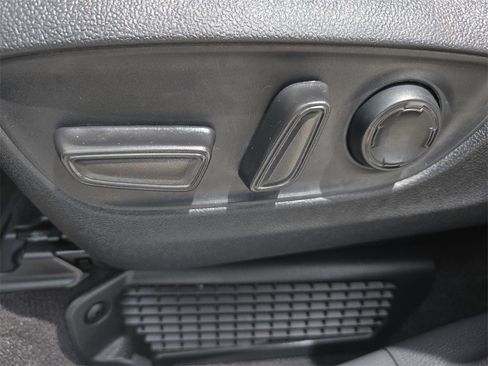 Used 2024 Toyota Sienna XLE image 26