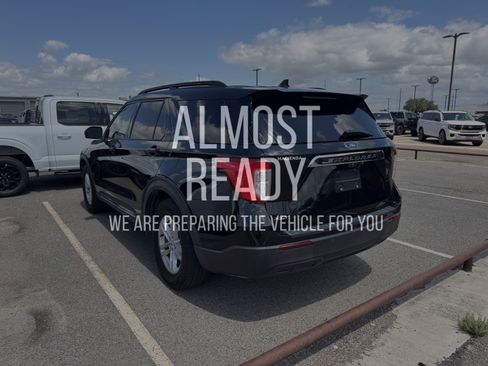 Used 2021 Ford Explorer XLT RWD image 3