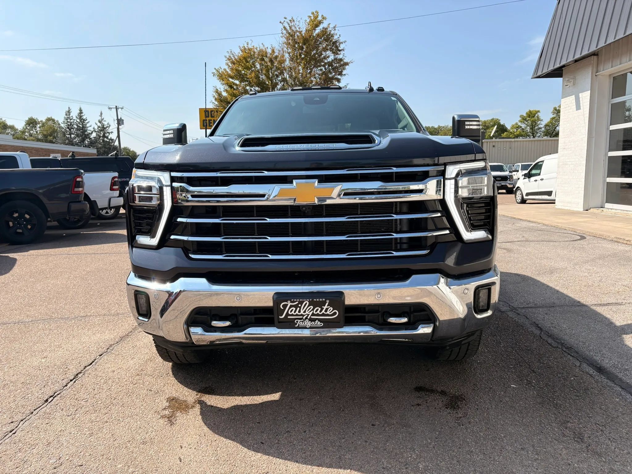 Used 2024 Chevrolet Silverado 2500 LTZ w/ LTZ Plus Package AWD/4WD image 3