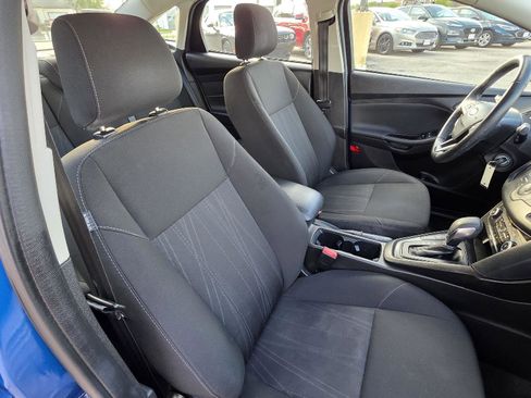 Used 2018 Ford Focus SE w/ Cold Weather Package FWD image 22
