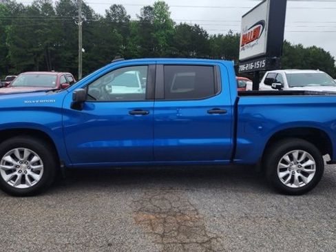Used 2022 Chevrolet Silverado 1500 Custom image 2