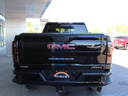 Used 2024 GMC Sierra 3500 AT4 w/ AT4 Premium Plus Package AWD/4WD image 4