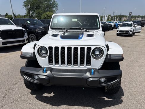 Used 2023 Jeep Wrangler Unlimited Rubicon 4xe w/ Cold Weather Group AWD/4WD image 3