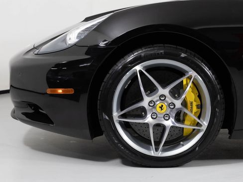Used 2011 Ferrari California image 21