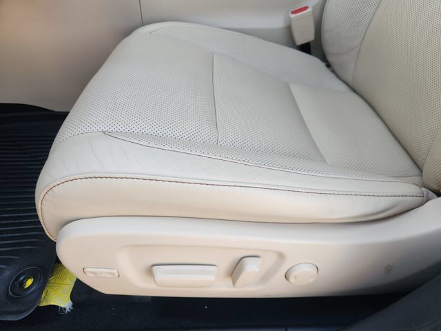 Used 2019 Toyota Highlander Limited Platinum AWD/4WD image 27