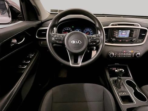 Used 2017 Kia Sorento AWD image 6