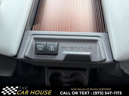 Used 2021 Toyota Sienna XLE image 33