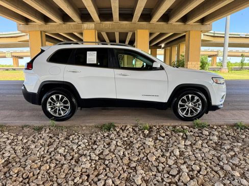 Used 2019 Jeep Cherokee Latitude Plus FWD image 2