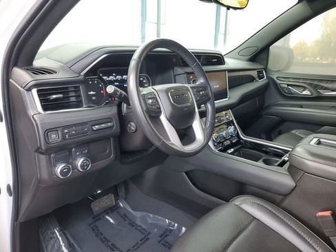 Used 2021 GMC Yukon XL Denali w/ Denali Premium Package image 19
