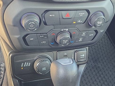 Certified 2022 Jeep Renegade Altitude w/ Convenience Group image 28