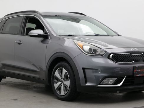 Used 2018 Kia Niro EX w/ EX Premium Package FWD image 3