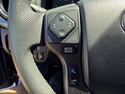 Used 2019 Toyota Tacoma TRD Off-Road w/ TRD Premium Off Road Package AWD/4WD image 29