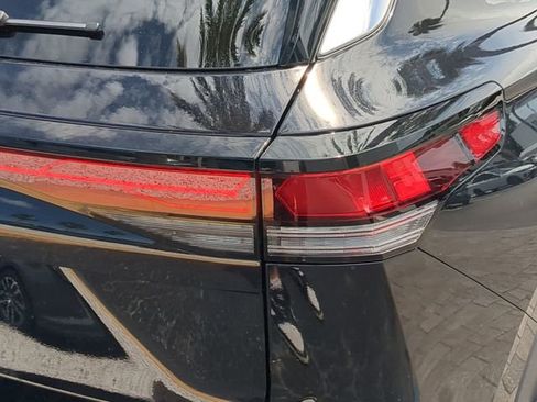 New 2026 Volkswagen Tiguan SE FWD image 8