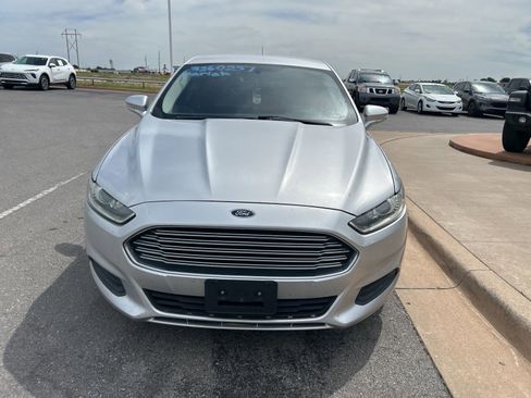 Used 2013 Ford Fusion SE image 2