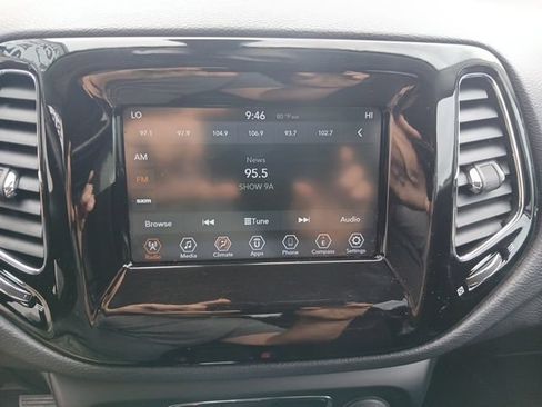 Used 2021 Jeep Compass Latitude FWD image 31