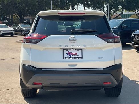 Used 2023 Nissan Rogue SV FWD image 5
