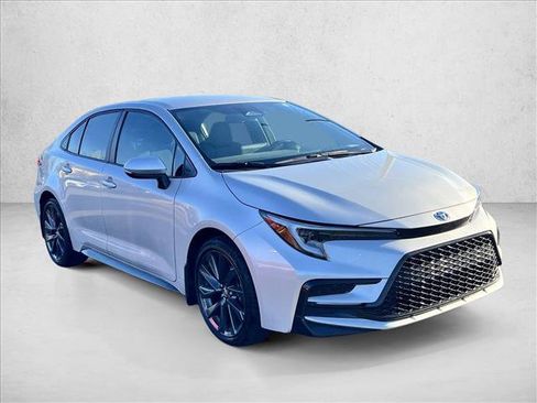 Certified 2024 Toyota Corolla SE image 3