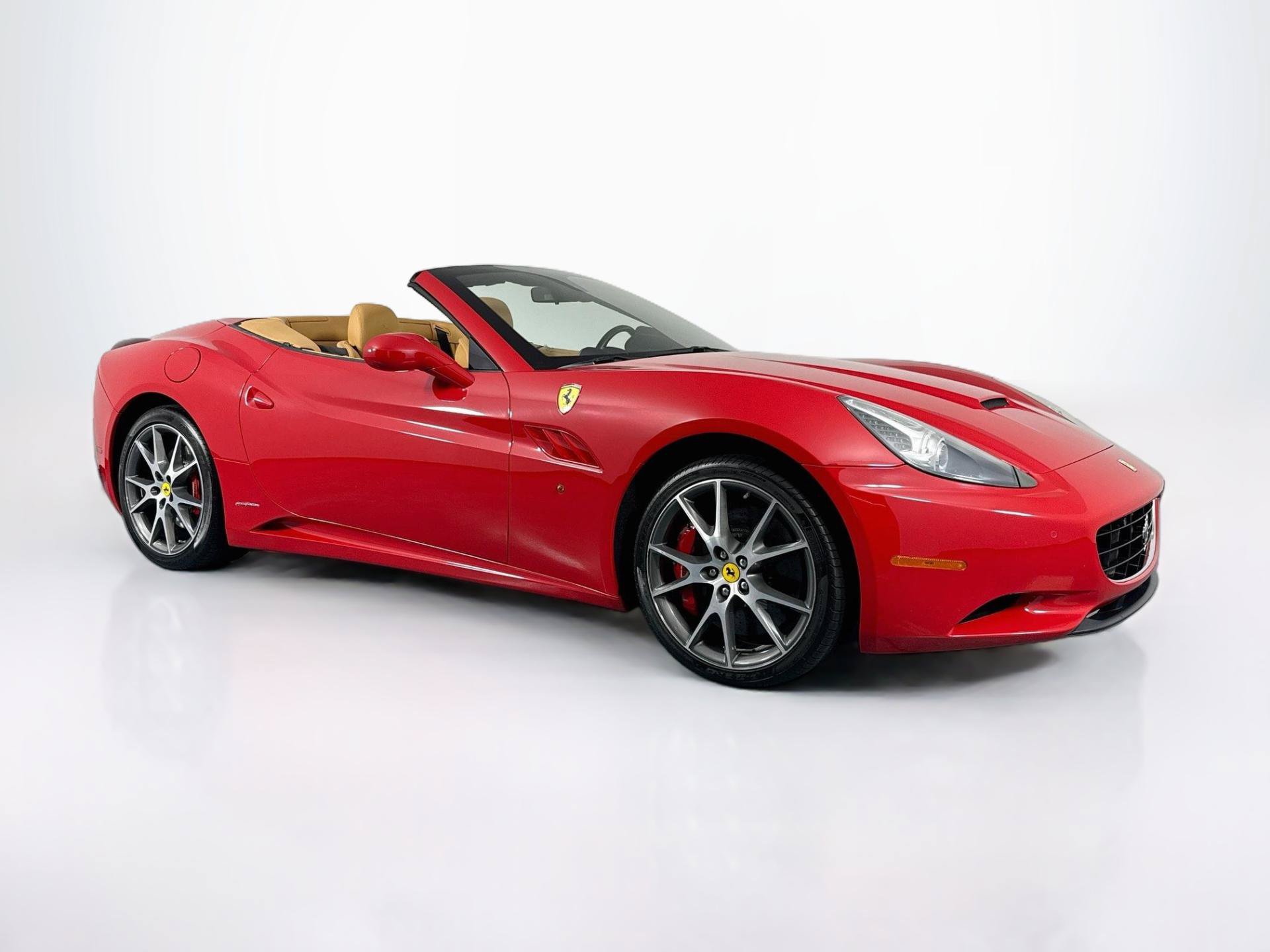Used 2010 Ferrari California RWD image 3